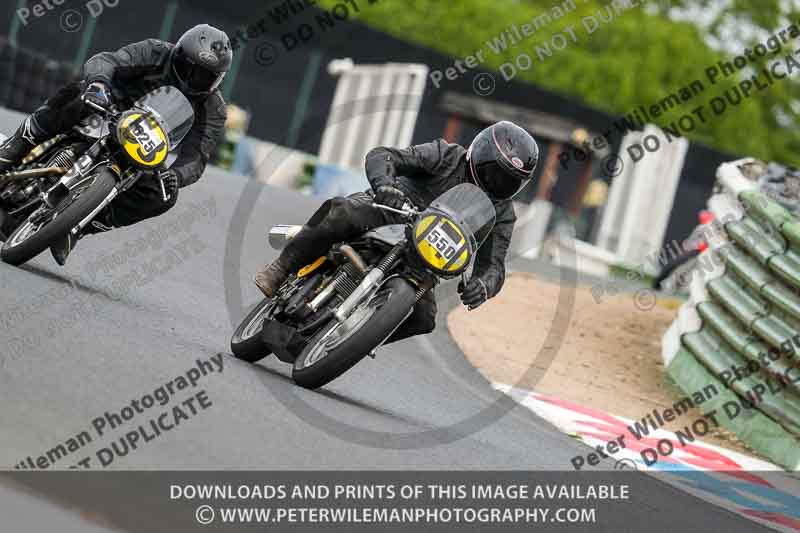 Vintage motorcycle club;eventdigitalimages;mallory park;mallory park trackday photographs;no limits trackdays;peter wileman photography;trackday digital images;trackday photos;vmcc festival 1000 bikes photographs